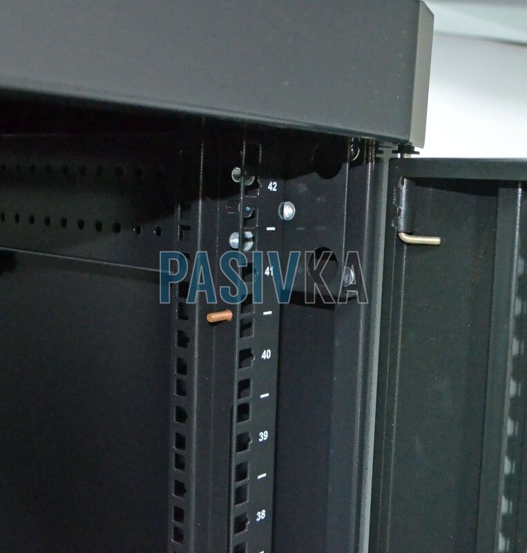 Шкаф серверный 45U глубина 1055 мм перфорированные двери (66%) черный CMS UA-MGSE45610MPB, фото 5